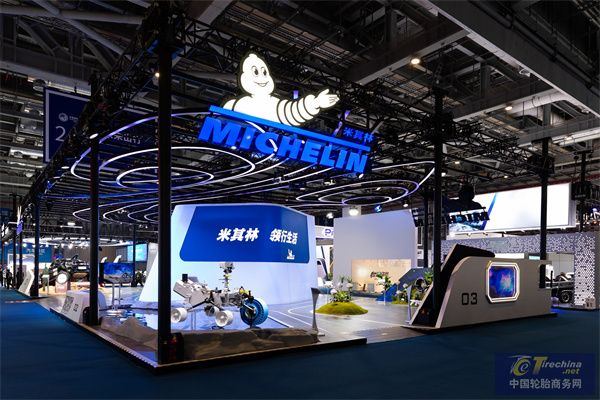 2.米其林奇遇號展臺.jpg