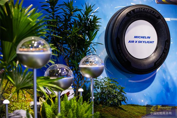 7.首次在中國展示的米其林Air X Skylight航空輪胎.jpg